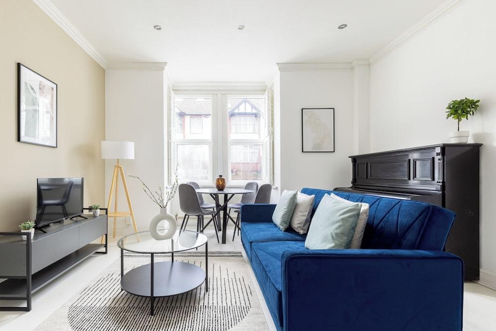 Beautiful 2 bed in Walthamstow - Tap to explore photos