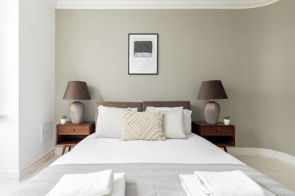 Beautiful 2 bed in Walthamstow - Tap to explore photos