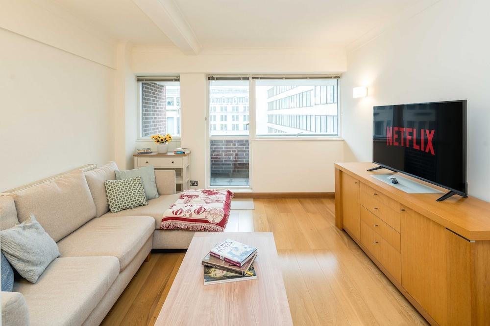 Bright 2-Bed Flat Near St Paul’S - Tap to explore photos