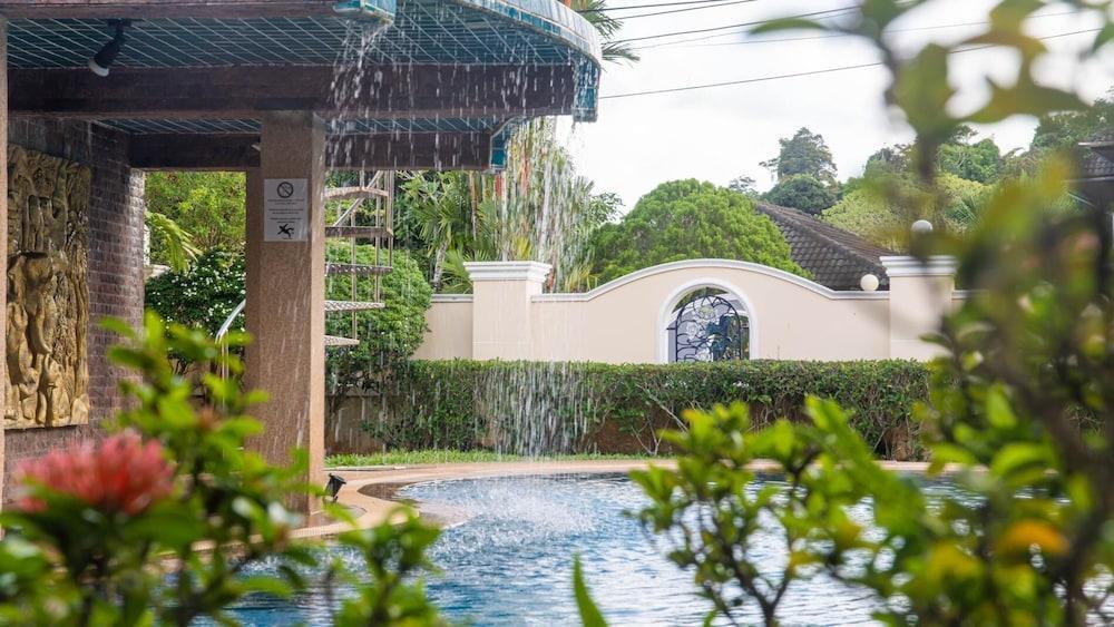 7 Bedroom Pool Villa in Kathu SV1 - Tap to explore photos