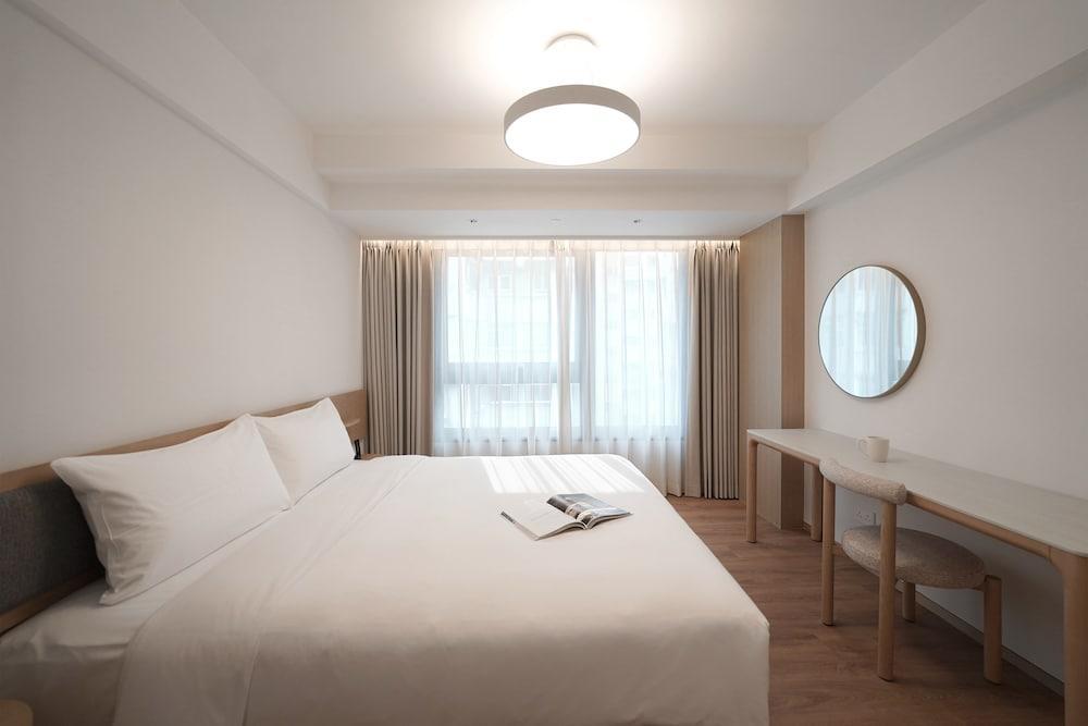 Stage Well Hotel Room Type - Grand Double - King bed