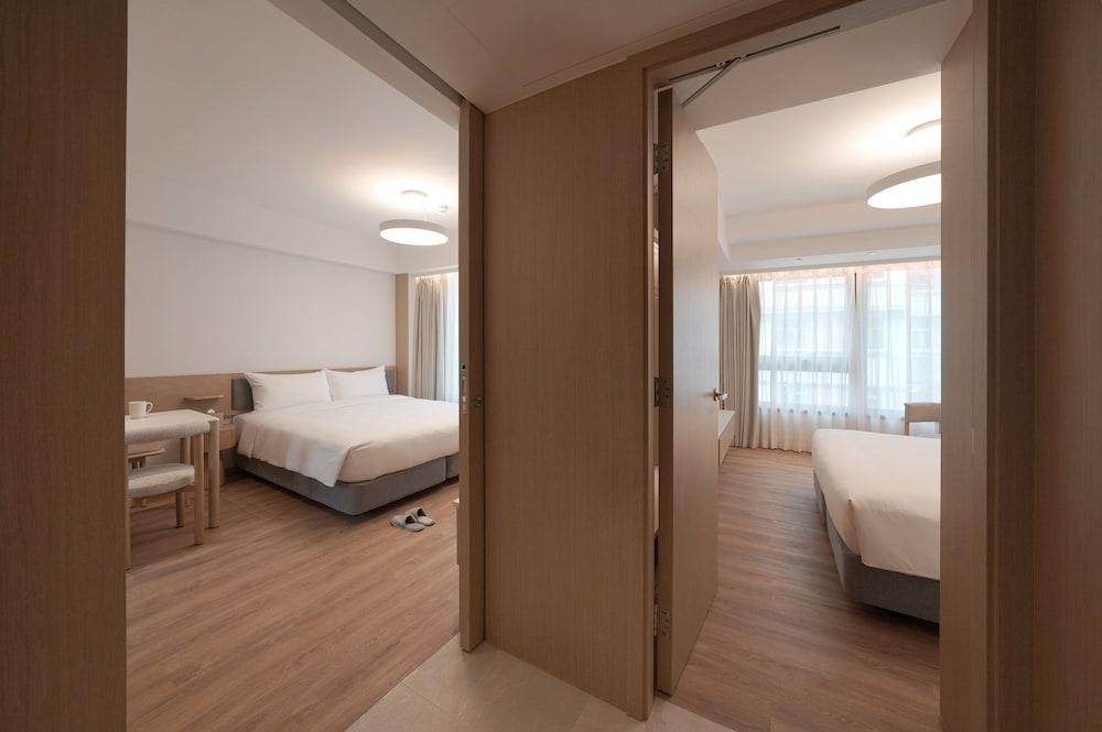 Stage Well Hotel Room Type - Quad - 2 King beds