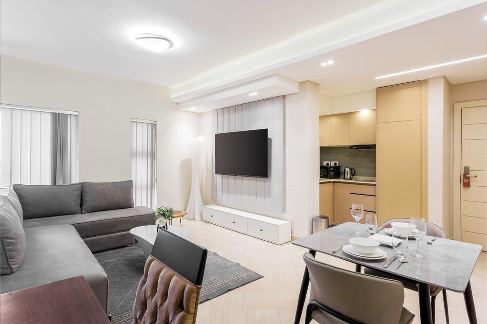 DOMO by Design Union Room Type - Comfort Apartment, Pool View