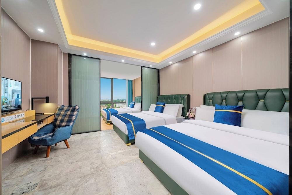 Weekend International Apartment- Beijing Rd A-mall Room Type - Executive Triple Room, City View