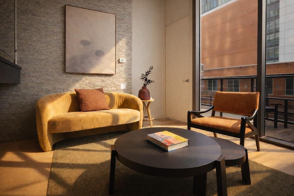Nester Finn Entertainment District Room Type - Superior Loft, 1 King Bed