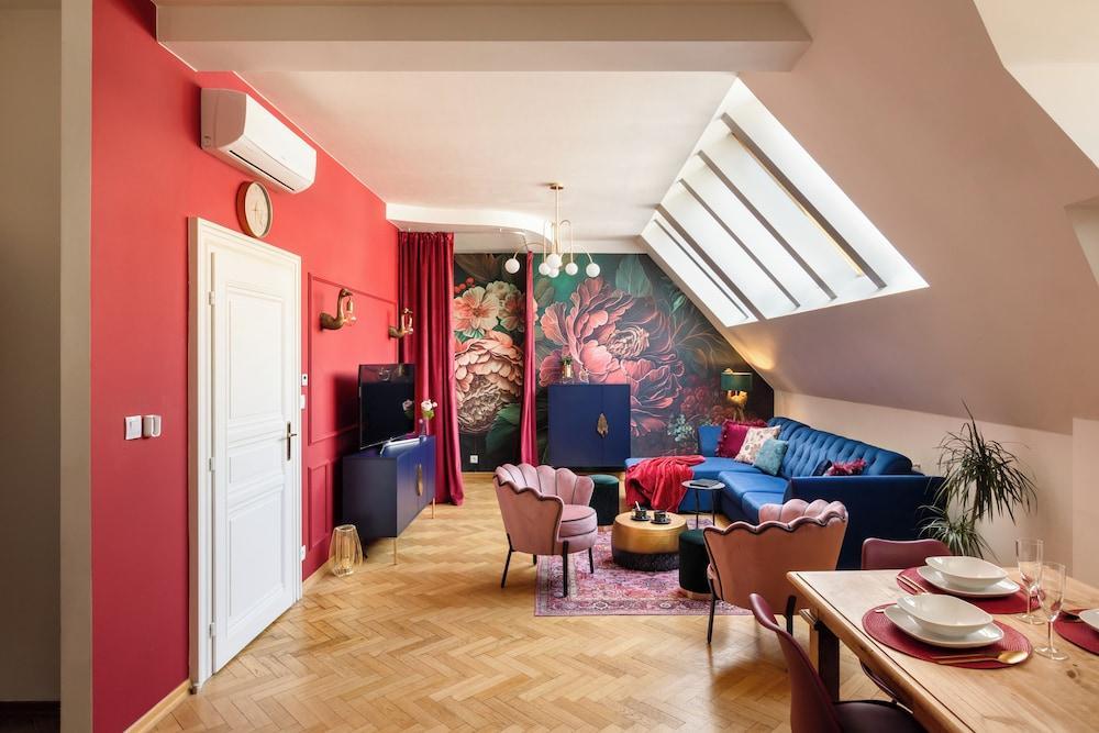 Decadent Art Deco Apartment in Old Town - Tap to explore photos