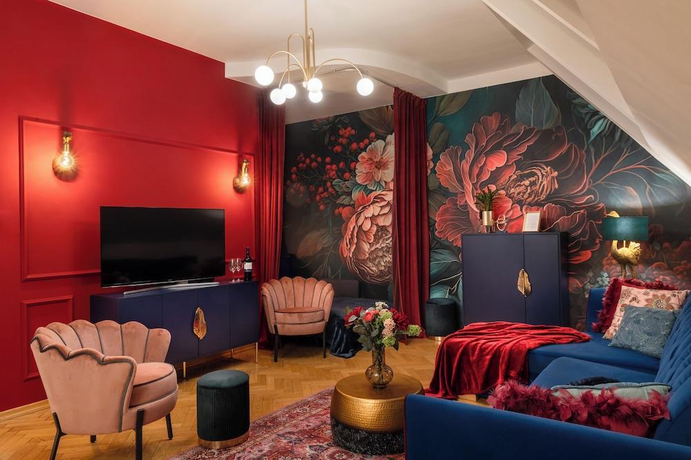 Decadent Art Deco Apartment in Old Town Room Type - Luxury Apartment, Balcony