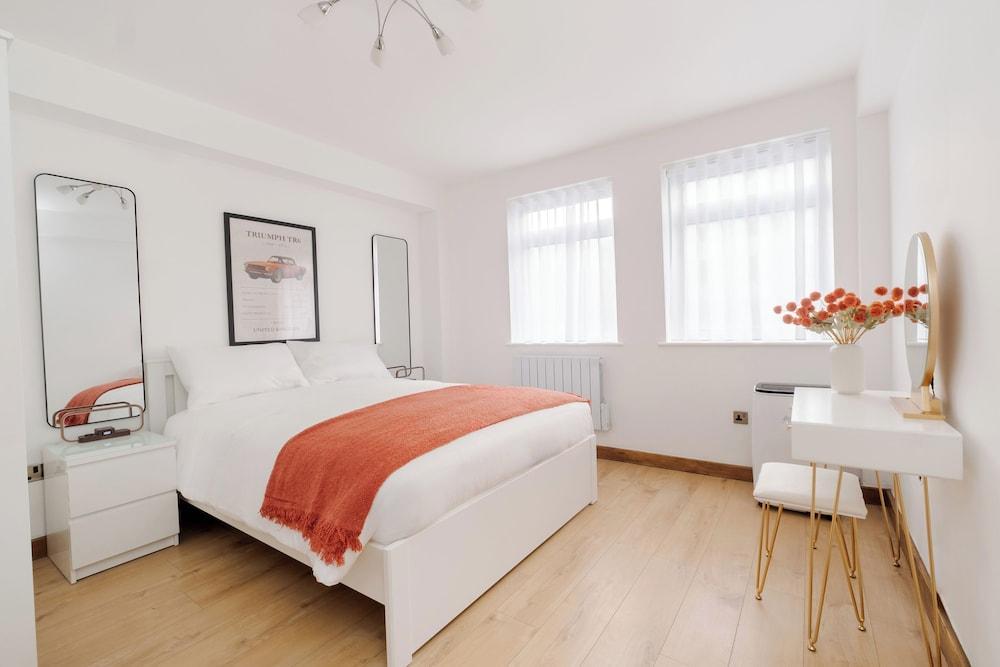 LONDONERS│Marble Arch Serviced Apartments - Tap to explore photos