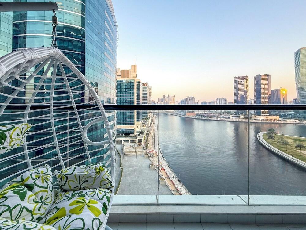 DAMAC Bay's Edge by DVH Luxe Retreats