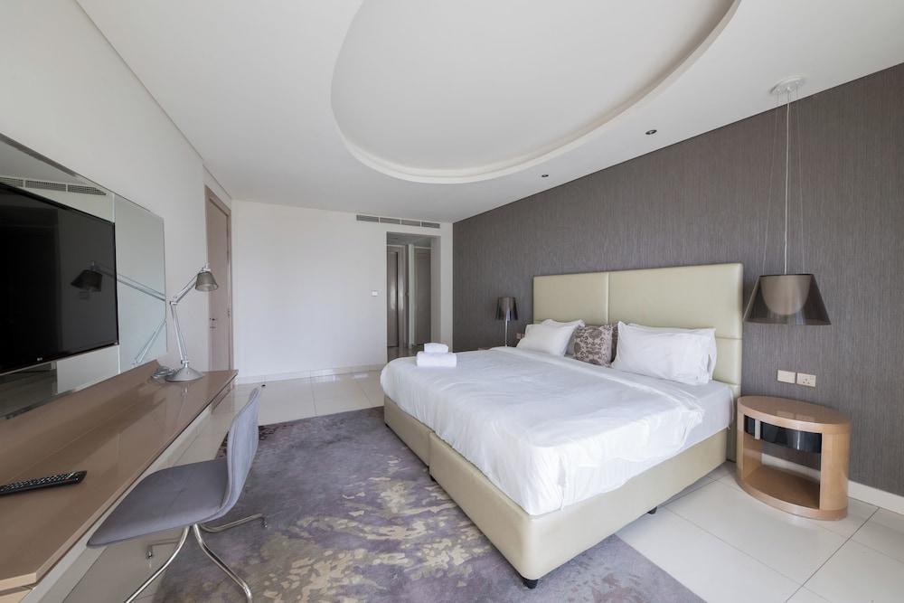 Cozy 1BR with balcony Damac Towers - Tap to explore photos