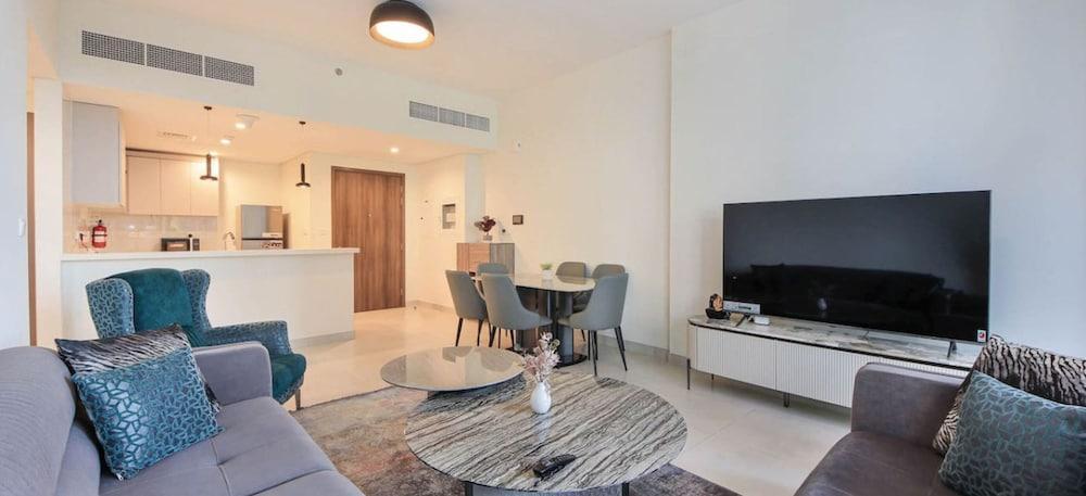 Lux 1BR w World Highest Sky Track Rooftop Pool