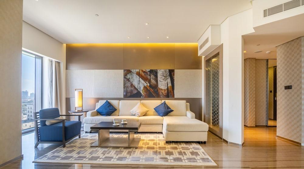 Manzil 3BR with pool near Dubai Frame - Tap to explore photos