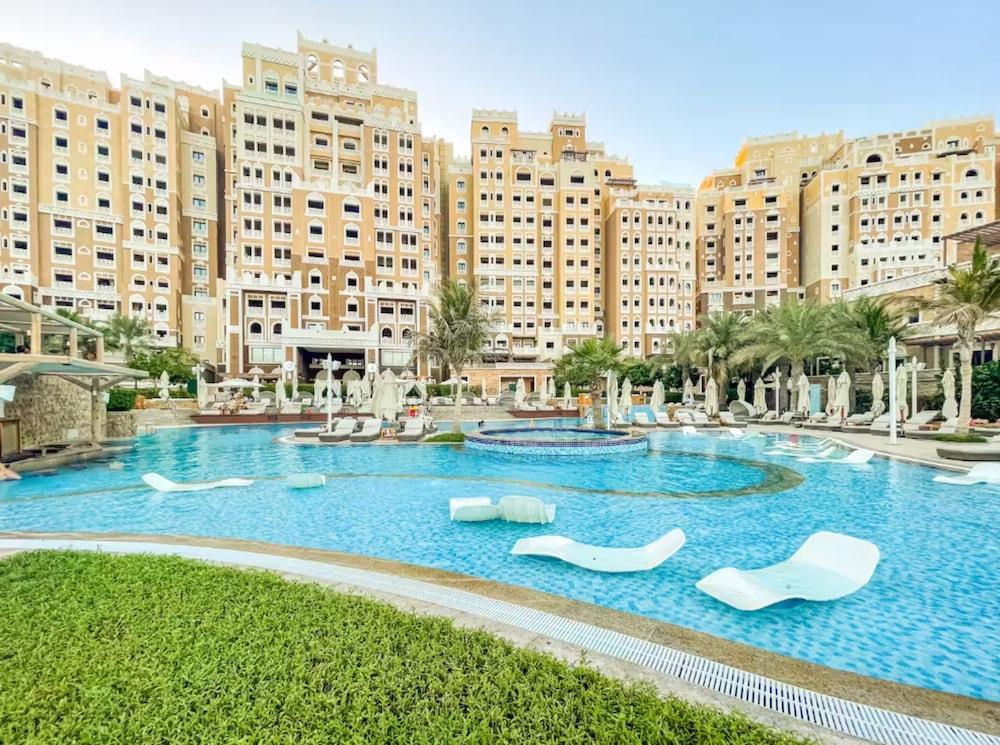 Massive 2 Bedroom with Palm View Balqis - Tap to explore photos