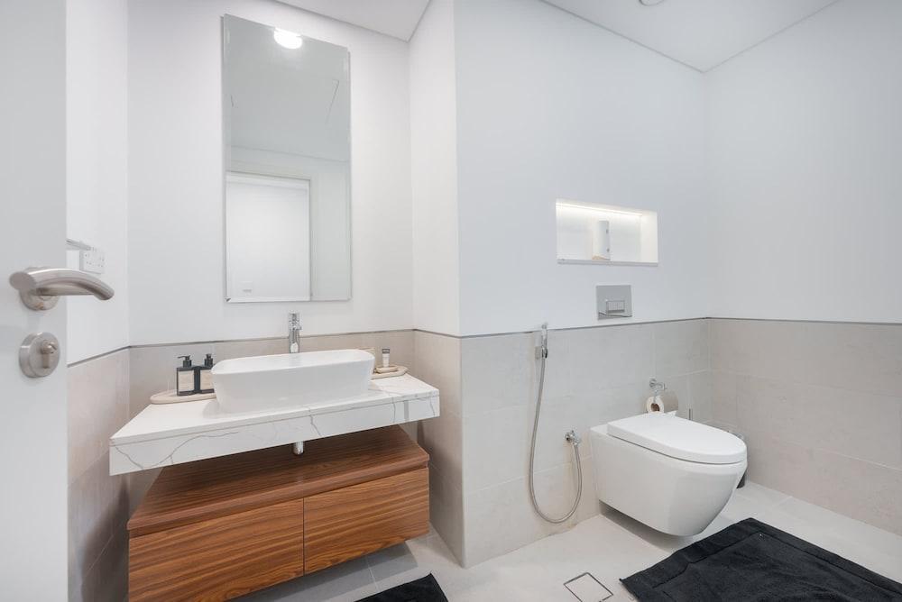 Bright Airy 1BR in Asayel 2 - Fits 4 Comfortably - Tap to explore photos