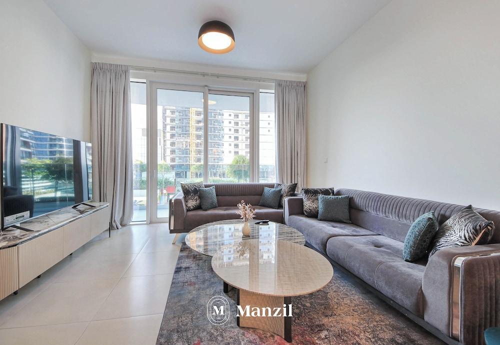Manzil - Luxury 1BR with Rooftop Pool - Tap to explore photos