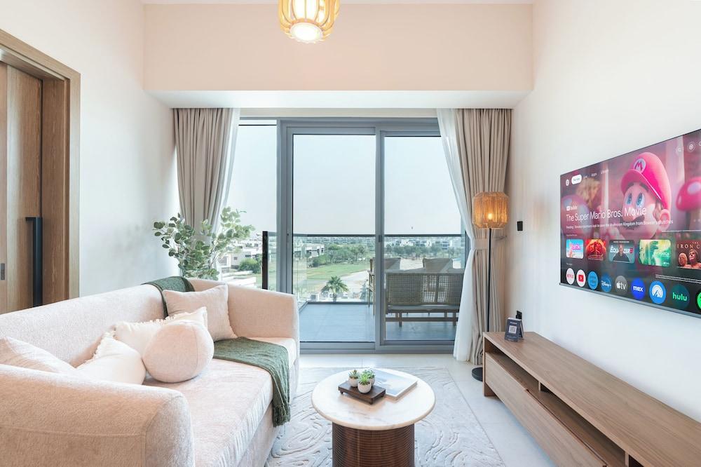 PVH - 1BR plus Single Bed - Golf Gate - Tap to explore photos