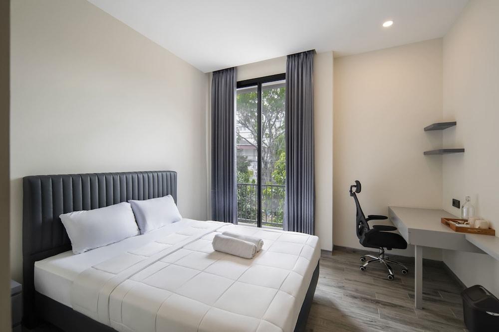 Cove Legacy Room Type - Deluxe Room