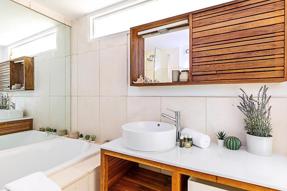 Bright Flat For 2 in Dartmouth Park - Tap to explore photos