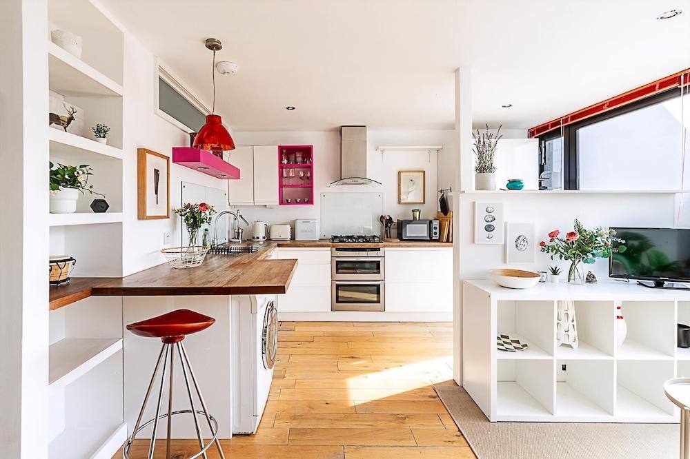 Bright Flat For 2 in Dartmouth Park - Tap to explore photos