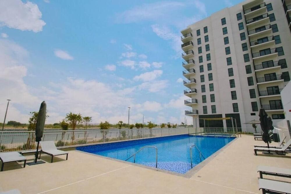 Silk Valley - Luxury 2B near Yas attractions - Tap to explore photos