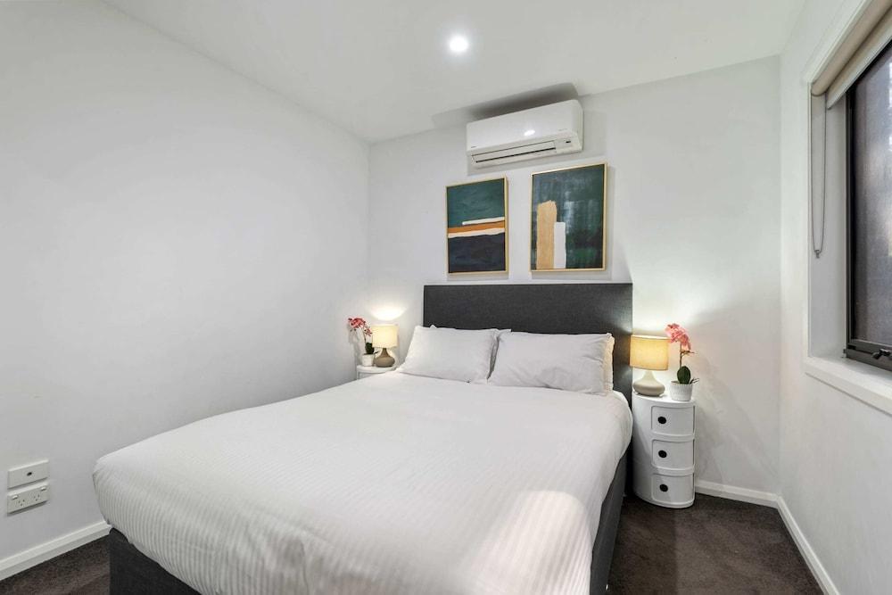 Comfortable 2BR Retreat With Balcony & Parking - Tap to explore photos