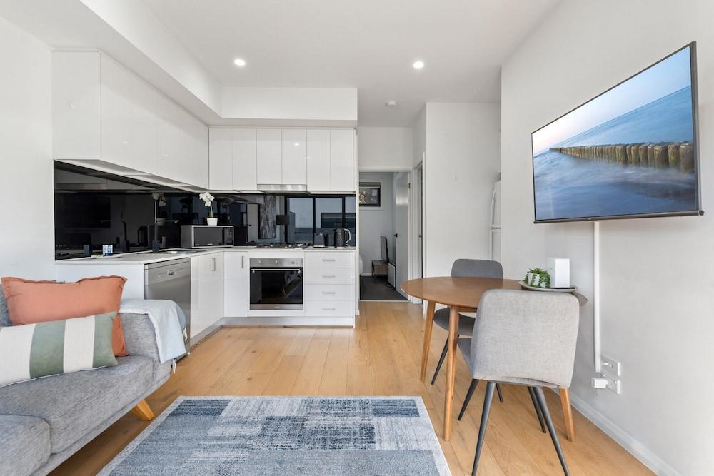 Comfortable 2BR Retreat With Balcony & Parking - Tap to explore photos