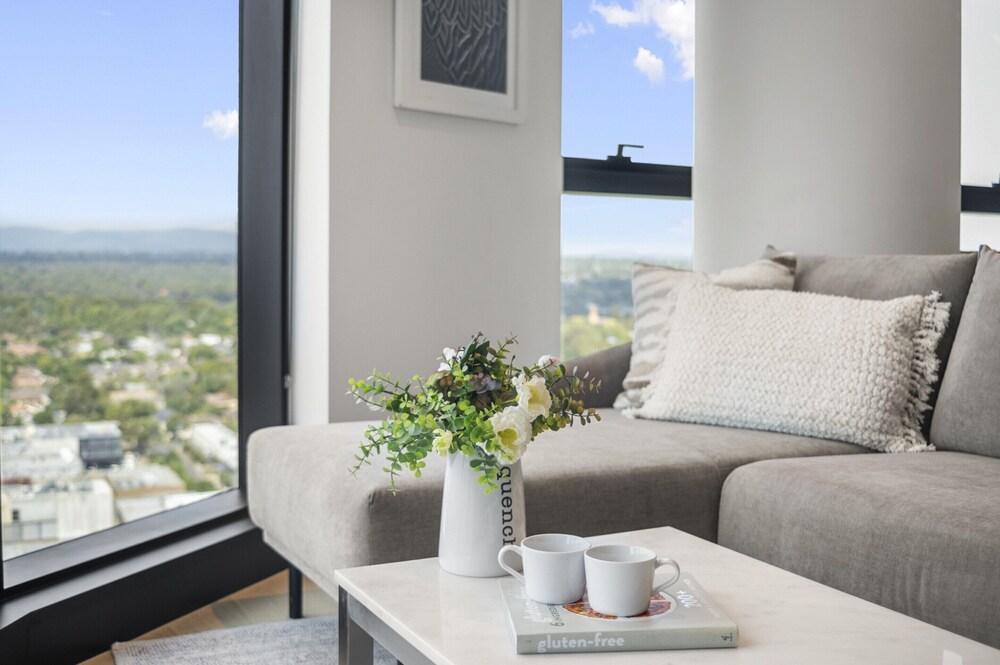 High-rise 3-bed Apartment With Premium Amenities - Tap to explore photos