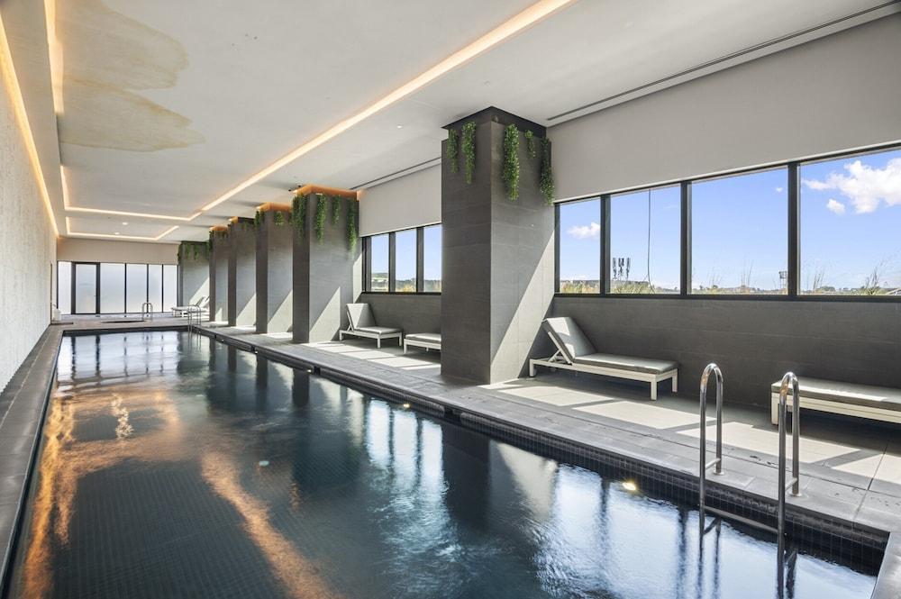 High-rise 3-bed Apartment With Premium Amenities - Tap to explore photos