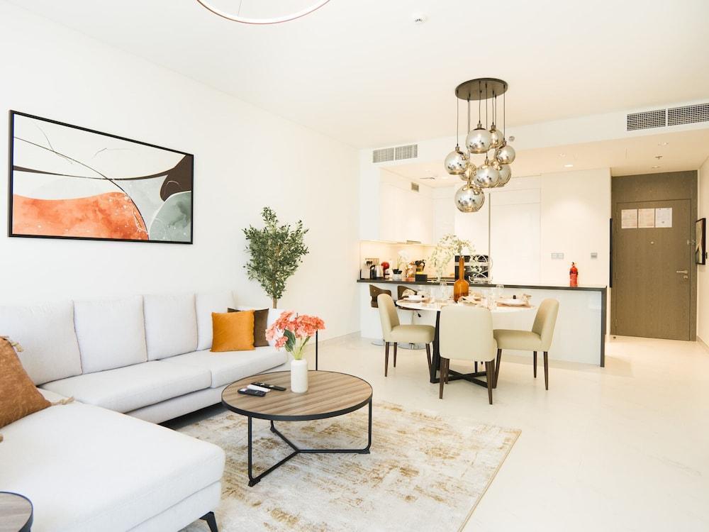 Easygo- Luxury 2bdr With Lagoon Access - Tap to explore photos