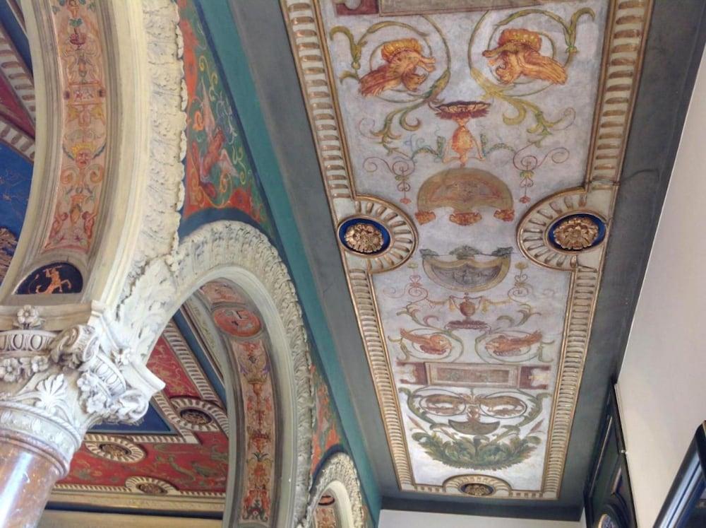 Roof Suite Rome Suitable for 6 Persons - Tap to explore photos
