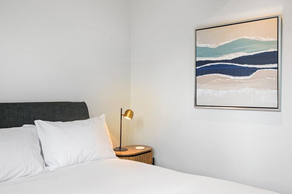 Brand-new 2-bed With Rooftop Access - Tap to explore photos