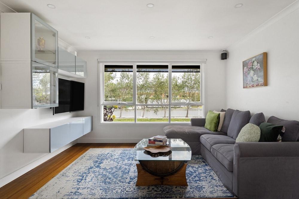 Relaxed Bayside Stay With Outdoor Space - Tap to explore photos