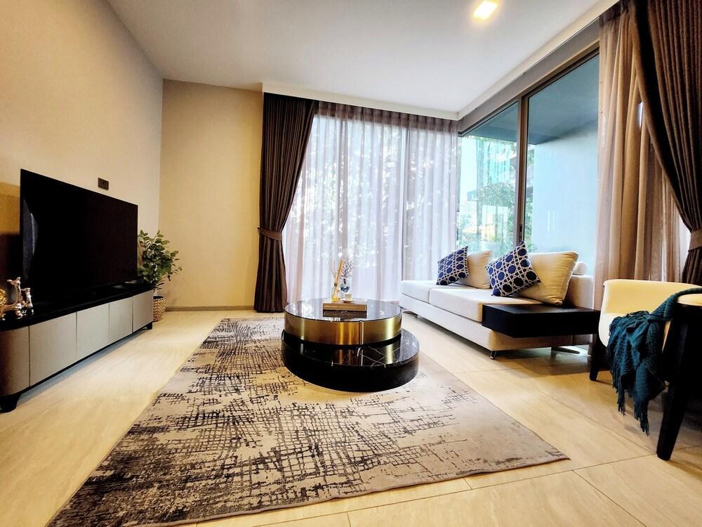Promo! Luxury 2BR Suiteprime Spot - Tap to explore photos