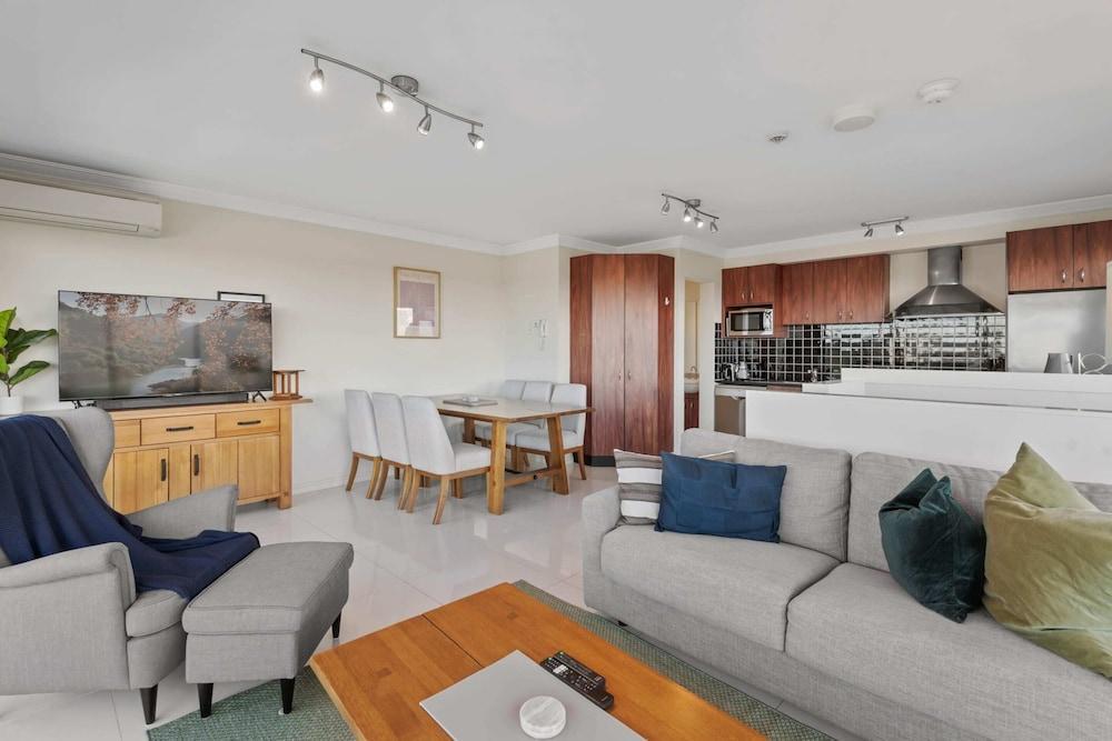 Split-level 2BR With City-view and Separate Study - Tap to explore photos