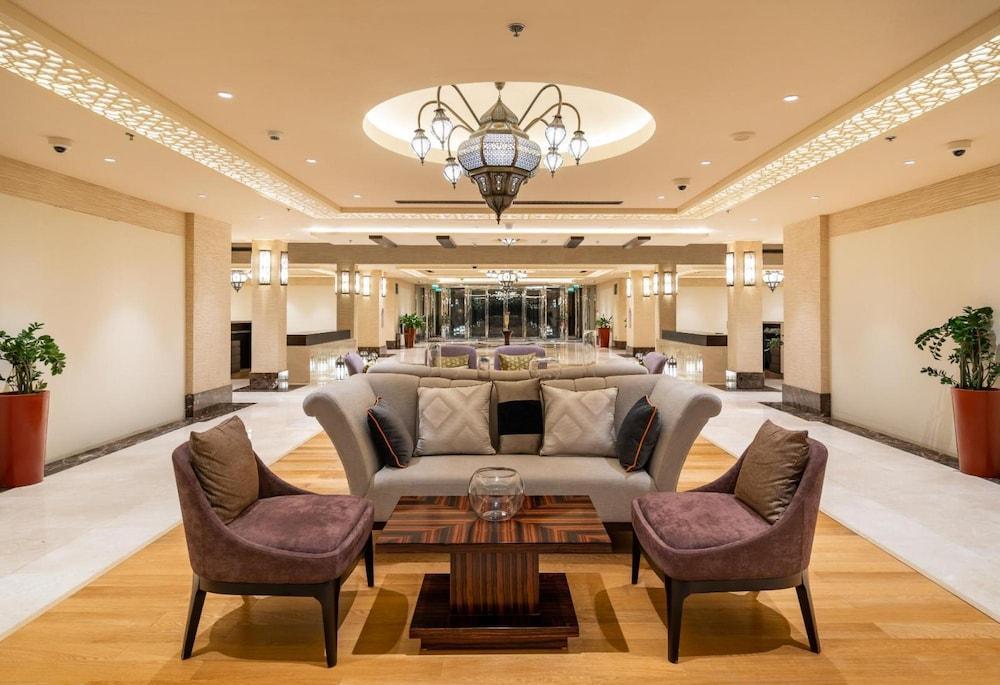 2BD 2 5BA Superior Apt With Pool Gym Beach Access - Tap to explore photos