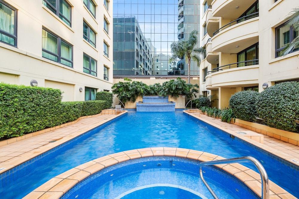 Sleek 1-bed by Jubilee Park With Pool - Tap to explore photos