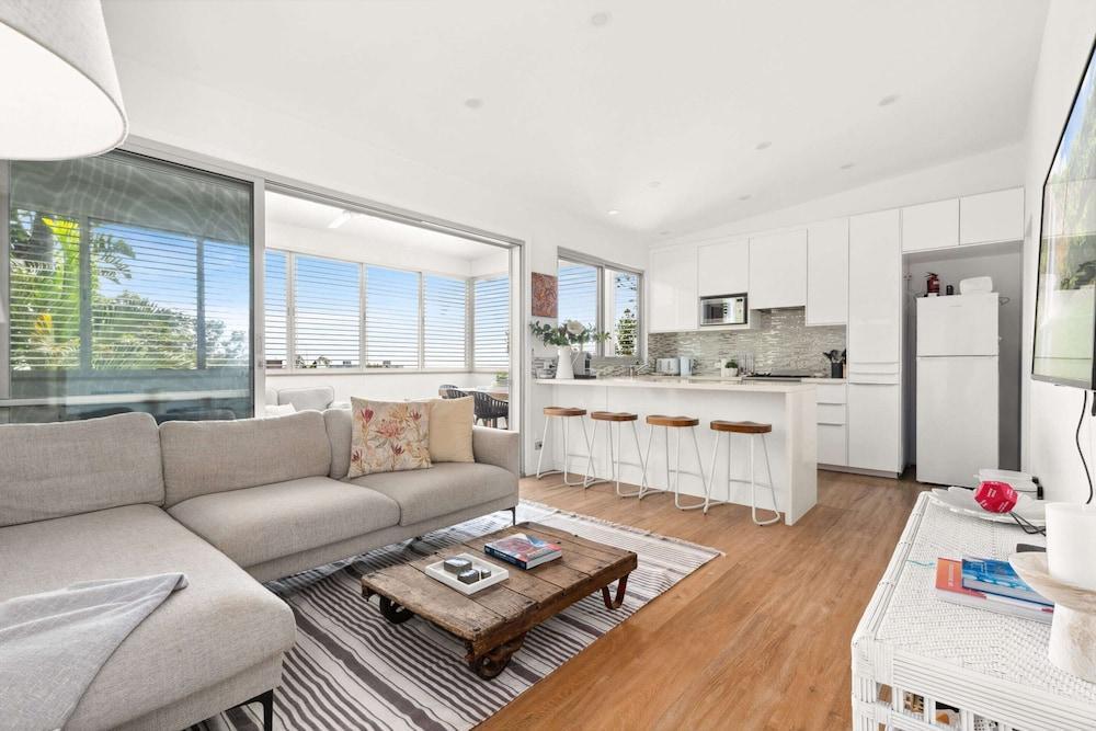Luxury 2-bed With Ocean Views and Garden - Tap to explore photos