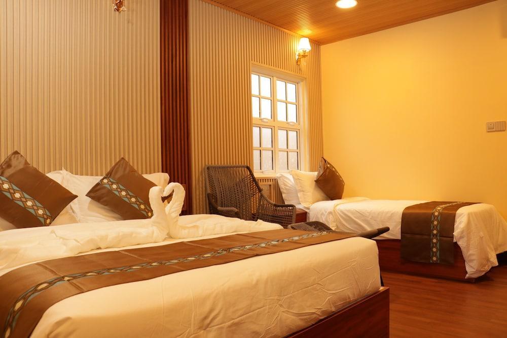 Breeze Haven Surf Retreat Room Type - Family Triple Room