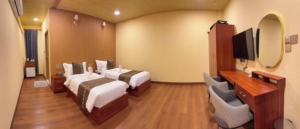 Breeze Haven Surf Retreat Room Type - Standard Twin Room, Balcony, City View
