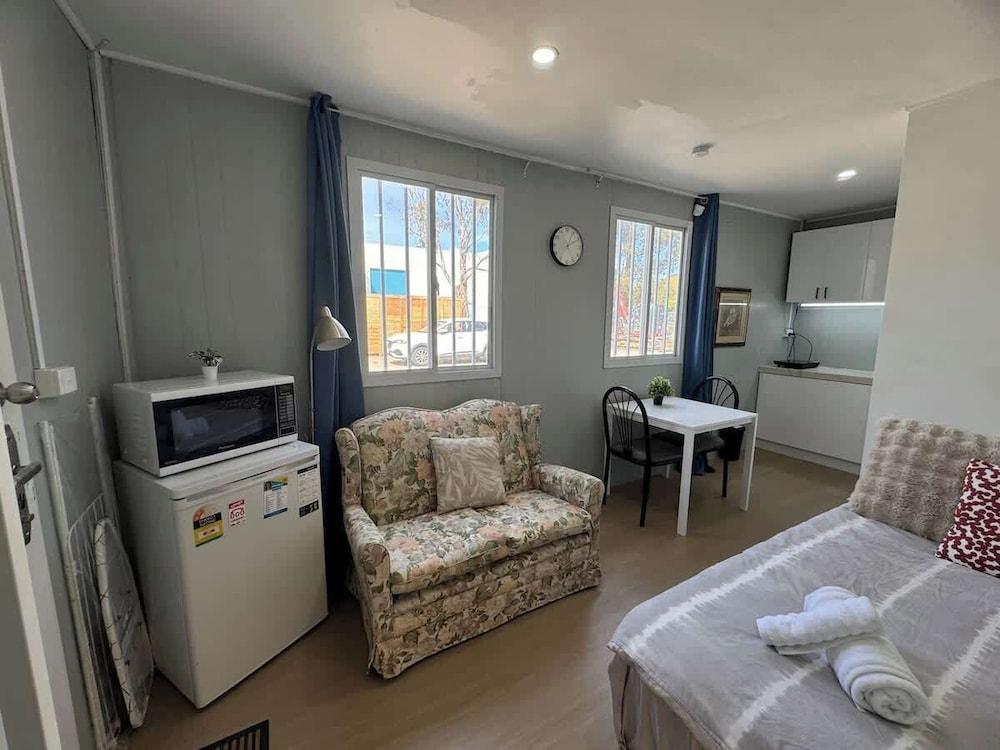 Metawisebnb 1B Next to Monash w AC Wifi Kitchen