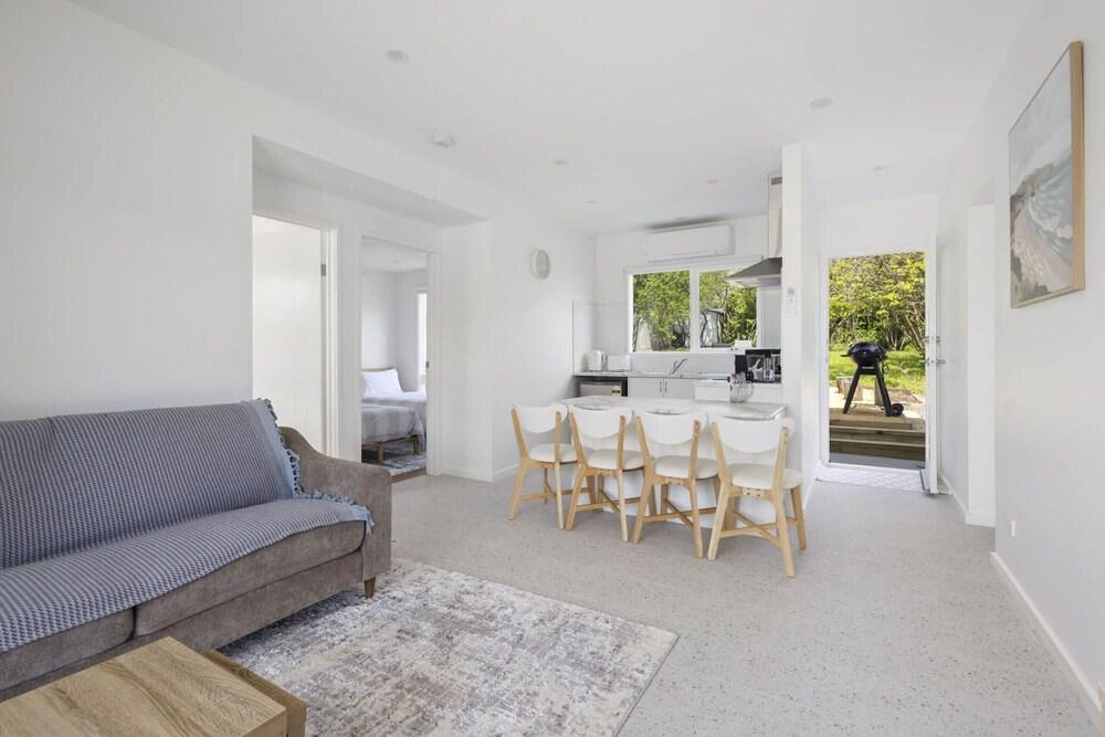 Peaceful 2-bed Apartment in Coastal Mccrae - Tap to explore photos