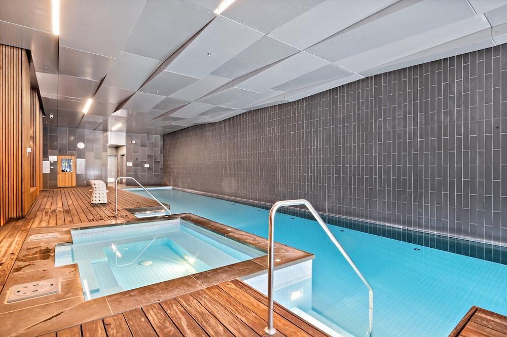 Bright 2-bed Retreat With Pool, Gym & Sauna Access - Tap to explore photos
