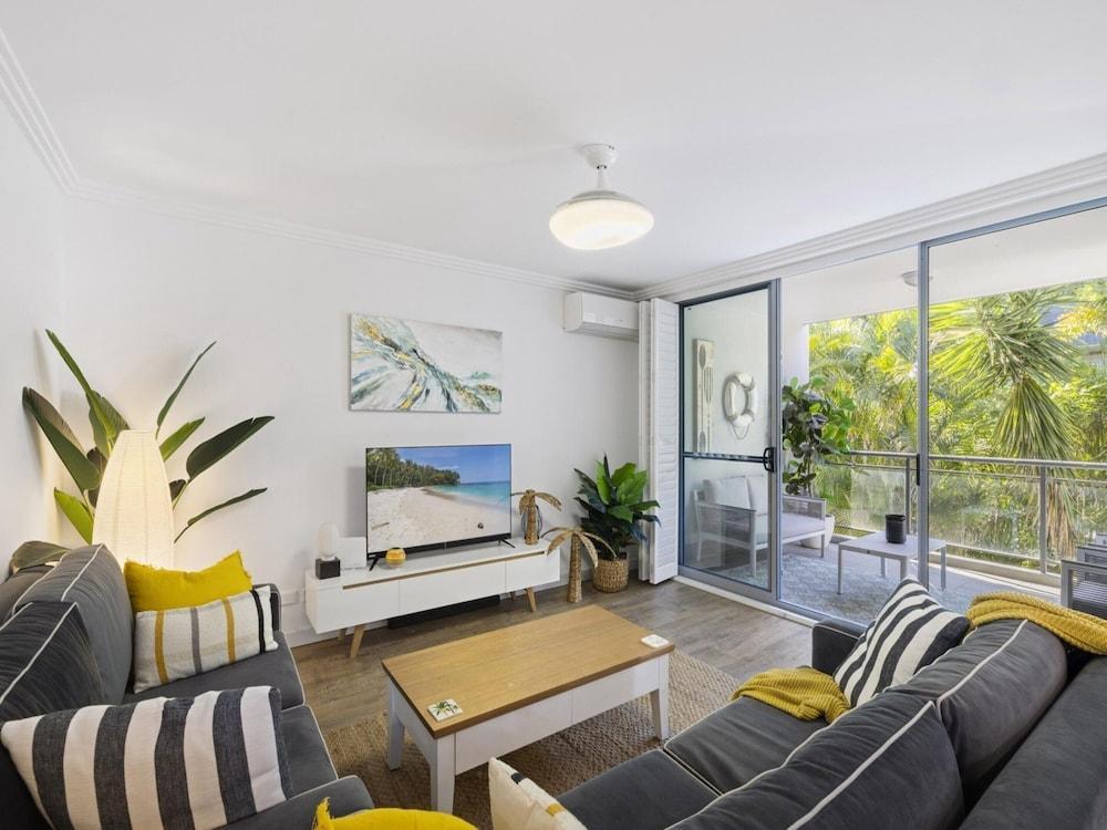 Bright 2-bed Apartment Near Narrabeen Beach - Tap to explore photos