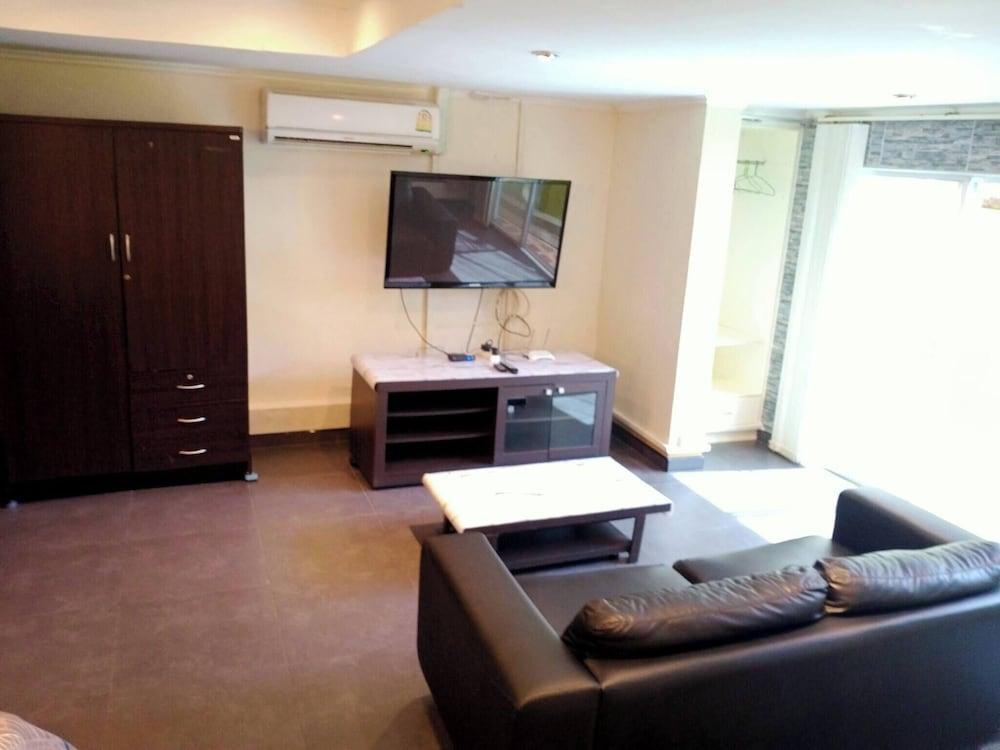 Spacious 65sqm Luxury Loft Studio Type Apartment 101b - Tap to explore photos