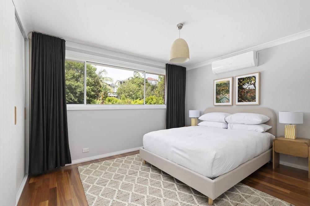 Spacious 3-bed Duplex in Leafy Seaforth - Tap to explore photos