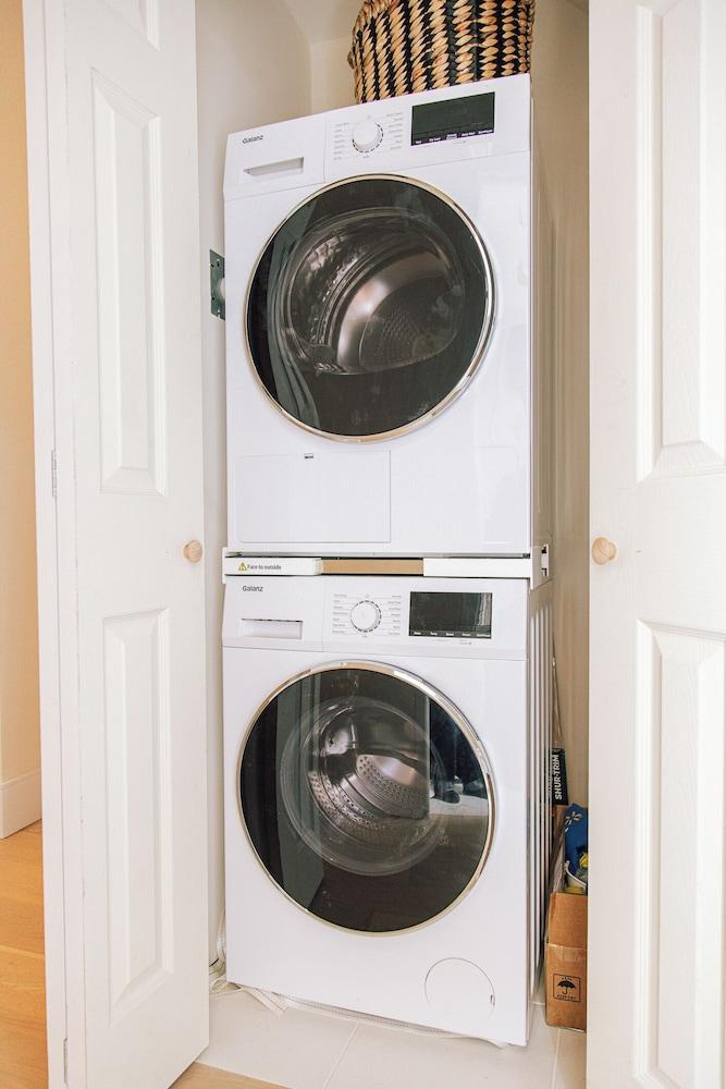 B Hotel - Tap to explore photos