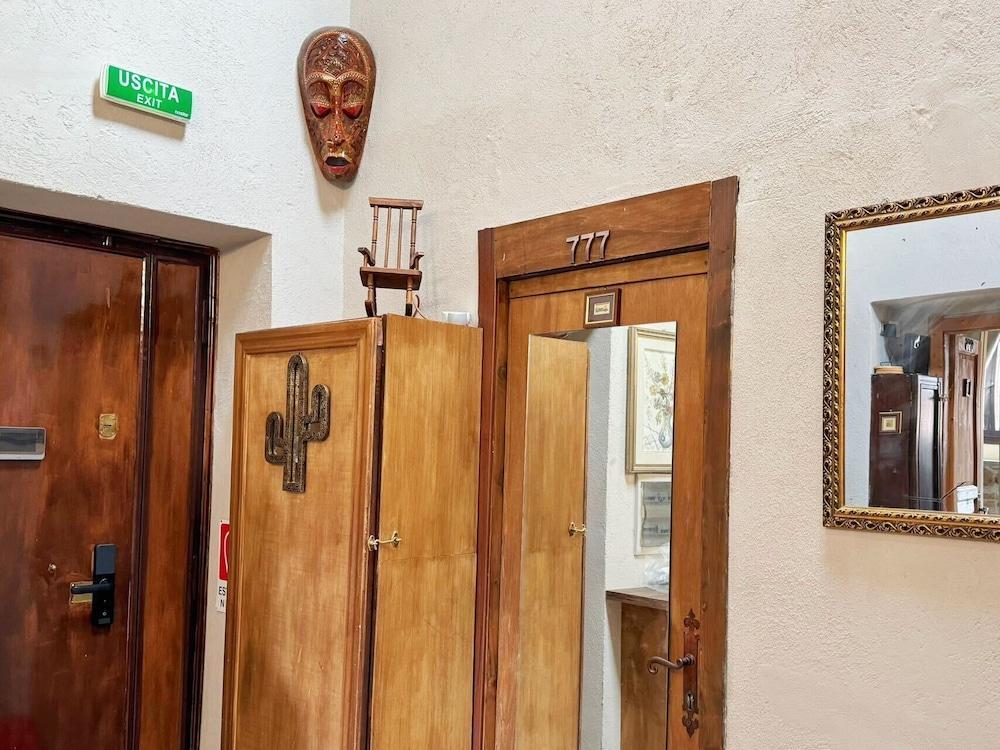 Nice2CU - Tap to explore photos