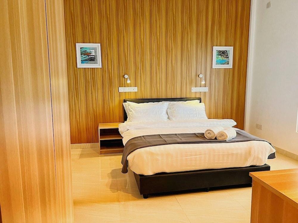 Holiday Villa Room Type - Deluxe Double Room