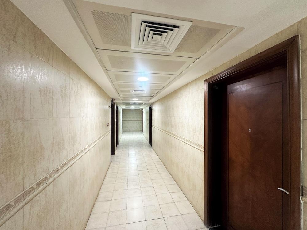 Nomad Partition Room in Tecom Near Metro - Tap to explore photos