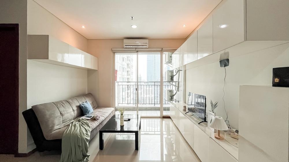 Nice And Cozy 3Br Apartment At Thamrin Residence - Tap to explore photos